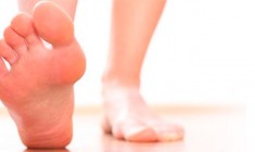 Dor na coluna: o problema pode estar nos pés, joelhos e quadris