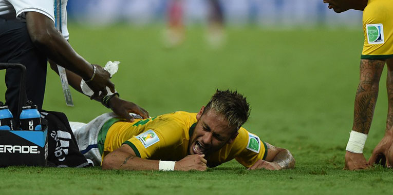 fratura-neymar+copa-do-mundo+dr-adriano-karpstein+julho-2014_